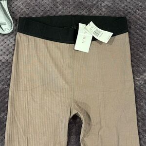 Women’s Alala active ribbed pants NWT medium $85
